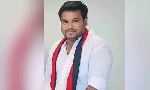 डीएमके युवा विंग के सदस्य ने 20 वर्षीय लड़कियों को राजनेताओं के साथ सोने के लिए मजबूर किया, पत्नी ने आरोप लगाया डीएमके युवा विंग के सदस्य ने 20 वर्षीय लड़कियों को राजनेताओं के साथ सोने के लिए मजबूर किया, पत्नी ने आरोप लगाया