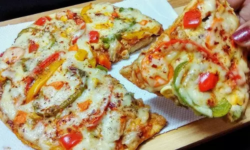 बिना ओवन के घर में यूं बनाएं परफेक्ट Pizza बिना ओवन के घर में यूं बनाएं परफेक्ट Pizza