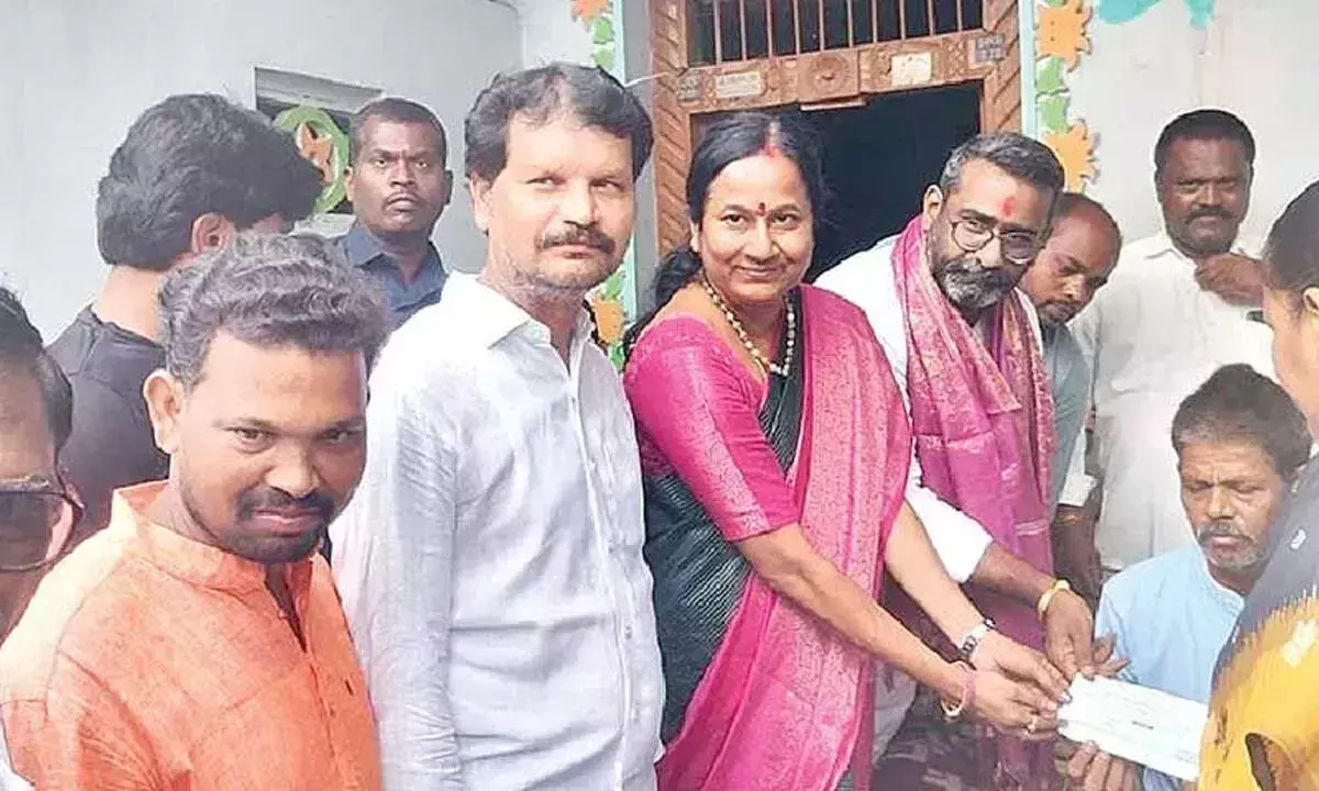 Andhra: अप्लास्टिक रोगी को मुख्यमंत्री से मिली 5 लाख रुपये की सहायता