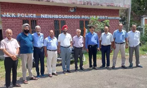 Jammu: सेवानिवृत्त पुलिस कर्मियों ने आतंकवादी खतरों के खिलाफ समर्थन का संकल्प लिया