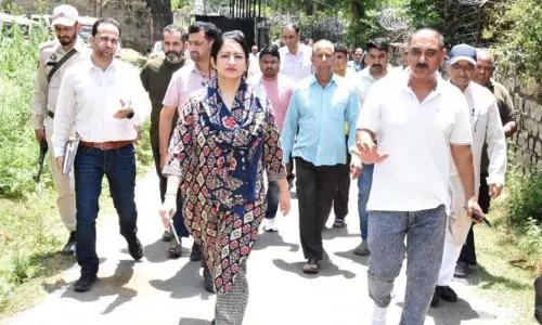 DC उधमपुर ने नागरिक सुविधाओं की समीक्षा की, जनता की शिकायतों का समाधान किया