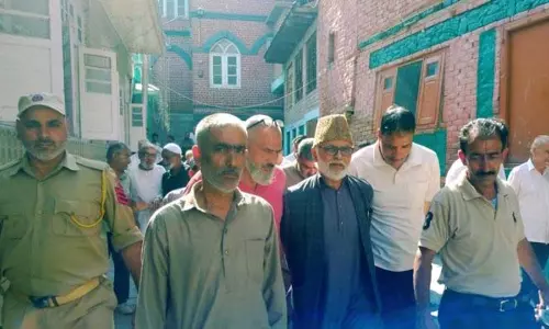 J&K: सागर ने खानयार निर्वाचन क्षेत्र के क्षेत्रों का दौरा किया, आवश्यक सुविधाओं का आकलन किया