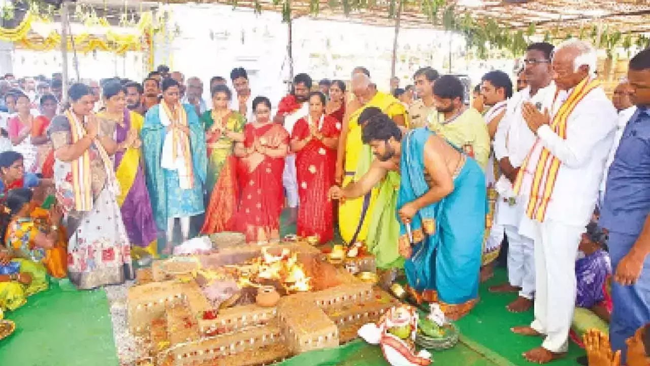 Telangana: सांसद, विधायक मूर्तियों की प्राण प्रतिष्ठा में शामिल हुए