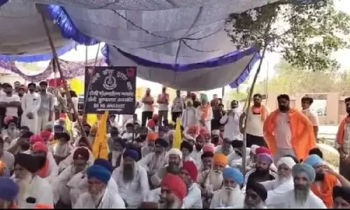 किसानों ने BSF हेडक्वार्टर के सामने की नारेबाजी, चार घंटे जारी रहा धरना; उनकी मांगे? क्या है ?