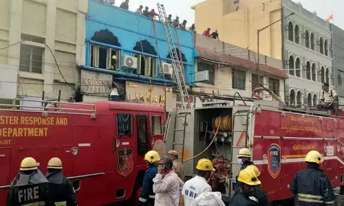 विभिन्न सरकारी विभागों के अधिकारियों ने Gulzar Houz अग्नि दुर्घटना स्थल का निरीक्षण किया