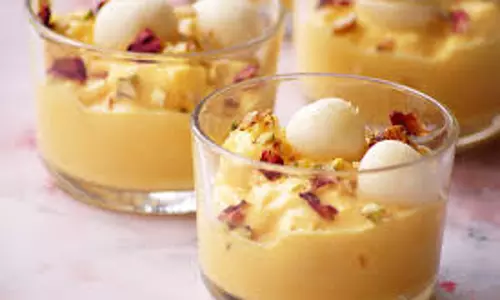 एक सरल, प्रतीकात्मक भारतीय मिठाई रेसिपी Custard Rasgulla Recipe