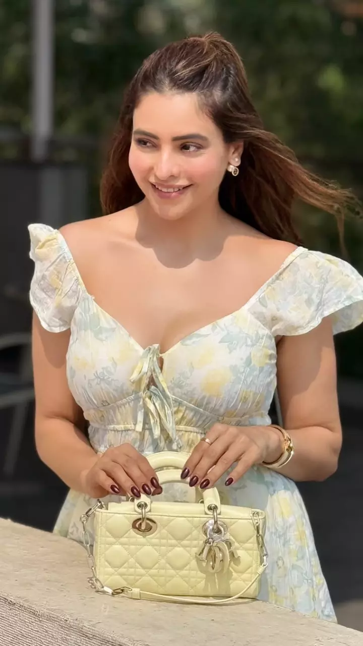Aamna sharif की खूबसूरत तस्वीरें