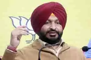 रवनीत बिट्टू का भगवंत मान पर हमला, आप नेताओं की नियुक्तियों पर उठाया सवाल रवनीत बिट्टू का भगवंत मान पर हमला, आप नेताओं की नियुक्तियों पर उठाया सवाल