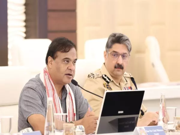 Assam CM ने डेरगांव में एसपी के सम्मेलन की अध्यक्षता की Assam CM ने डेरगांव में एसपी के सम्मेलन की अध्यक्षता की