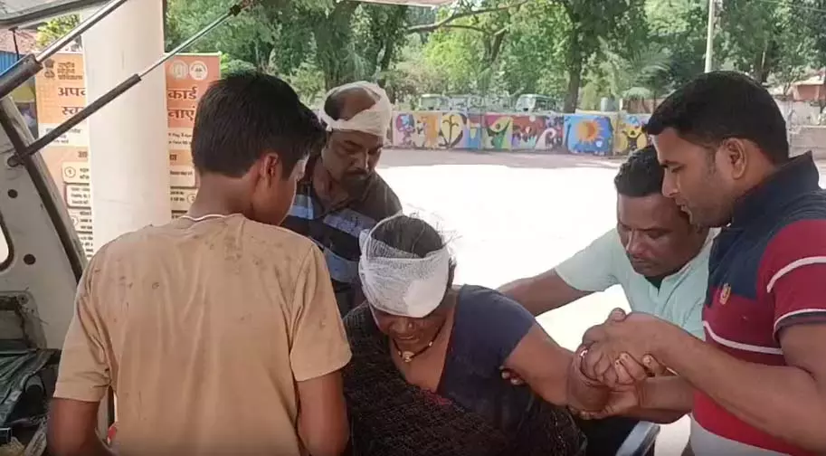 दो परिवार पुरानी रंजिश पर भिड़े, महिला समेत 3 लोग घायल दो परिवार पुरानी रंजिश पर भिड़े, महिला समेत 3 लोग घायल