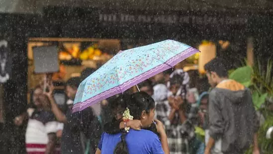 Bengaluru Weather Alert: मौसम का कहर, अगले 48 घंटों तक भारी बारिश Bengaluru Weather Alert: मौसम का कहर, अगले 48 घंटों तक भारी बारिश