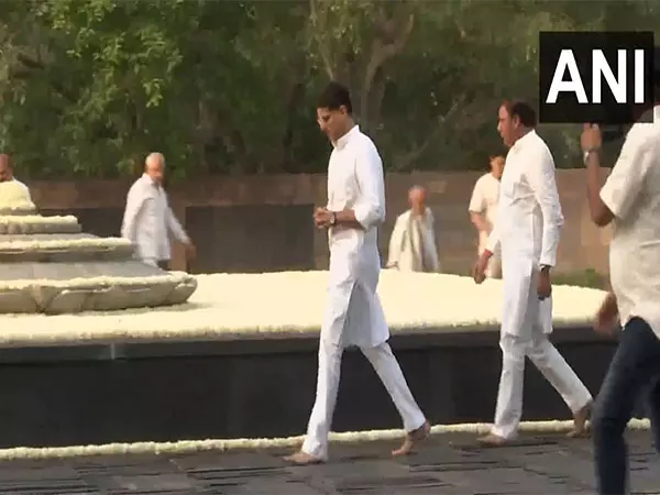 कांग्रेस नेता सचिन पायलट ने पूर्व प्रधानमंत्री Rajiv Gandhi को उनकी पुण्यतिथि पर श्रद्धांजलि दी कांग्रेस नेता सचिन पायलट ने पूर्व प्रधानमंत्री Rajiv Gandhi को उनकी पुण्यतिथि पर श्रद्धांजलि दी