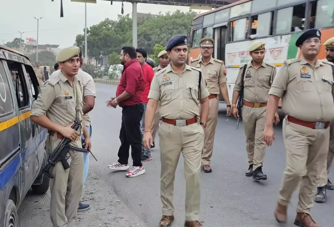 Bareilly: अभियान के तहत पूर्व विधायक की कार और 28 बसों सहित 31 वाहन सीज Bareilly: अभियान के तहत पूर्व विधायक की कार और 28 बसों सहित 31 वाहन सीज