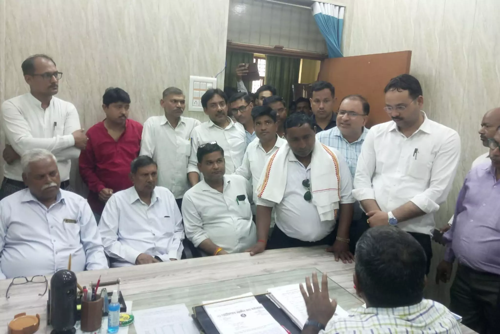 Farrukhabad: सहायक आयुक्त निबंधन से अधिवक्ताओं की वार्ता रही विफल Farrukhabad: सहायक आयुक्त निबंधन से अधिवक्ताओं की वार्ता रही विफल