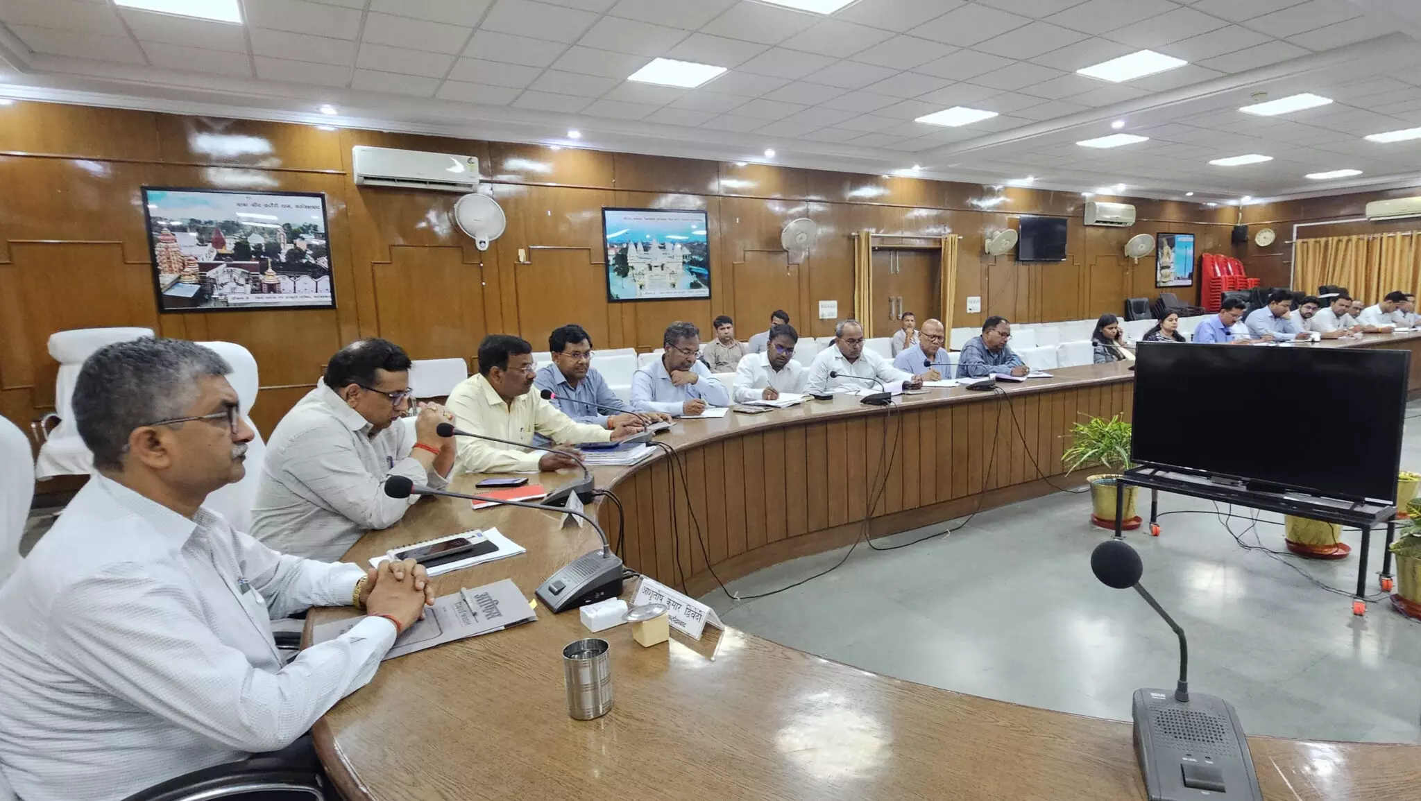 Farrukhabad: जिलाधिकारी आशुतोष कुमार द्विवेदी ने जल जीवन परियोजना मिशन की बैठक ली Farrukhabad: जिलाधिकारी आशुतोष कुमार द्विवेदी ने जल जीवन परियोजना मिशन की बैठक ली