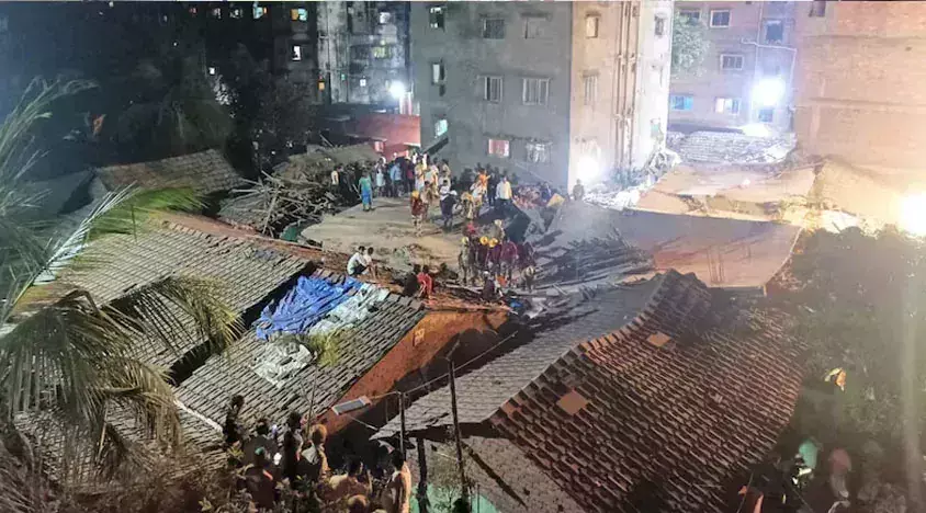 Thane: कल्याण शहर में गिरा सप्तश्रृंगी भवन, 6 लोगों की मौत Thane: कल्याण शहर में गिरा सप्तश्रृंगी भवन, 6 लोगों की मौत