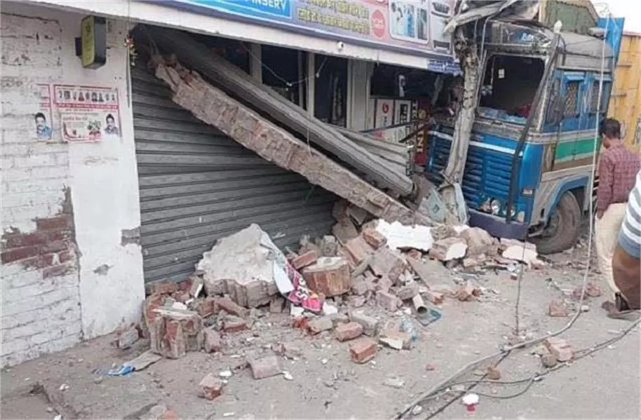 Punjab : आधी रात को शहर में हुआ बड़ा हादसा, सो रहे लोग सहमे Punjab : आधी रात को शहर में हुआ बड़ा हादसा, सो रहे लोग सहमे