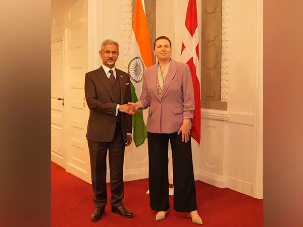 Jaishankar डेनमार्क पहुंचे, आतंकवाद के खिलाफ डेनमार्क के समर्थन की सराहना की Jaishankar डेनमार्क पहुंचे, आतंकवाद के खिलाफ डेनमार्क के समर्थन की सराहना की