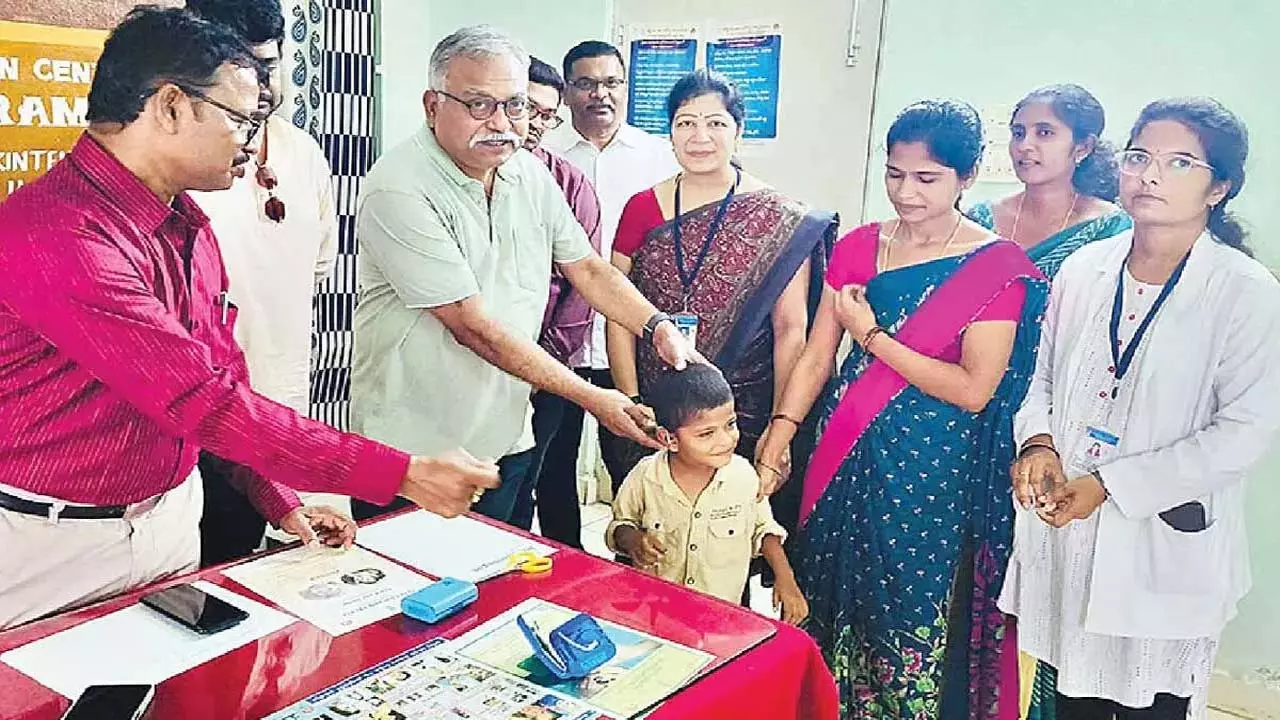 एडी ने DEIC का दौरा किया, आरबीएसके के तहत बाल स्वास्थ्य सेवाओं की समीक्षा की एडी ने DEIC का दौरा किया, आरबीएसके के तहत बाल स्वास्थ्य सेवाओं की समीक्षा की