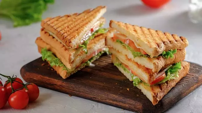 Curd Sandwich Recipe: घर पर तैयार करें दही सैंडविच Curd Sandwich Recipe: घर पर तैयार करें दही सैंडविच