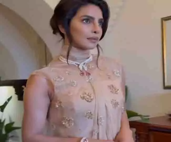 Priyanka Chopra ने बुल्गारी के सिसिली गाला के दौरान यादगार रात का आनंद लिया Priyanka Chopra ने बुल्गारी के सिसिली गाला के दौरान यादगार रात का आनंद लिया