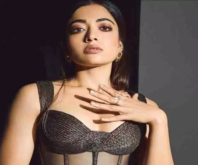 Rashmika Mandanna रेड कार्पेट पर वापस लौटते ही ब्लैक में खूबसूरत लग रही Rashmika Mandanna रेड कार्पेट पर वापस लौटते ही ब्लैक में खूबसूरत लग रही