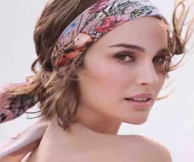 नताली पोर्टमैन ने Star Wars के सेट से लिया गया एक प्रतिष्ठित हेयर प्रॉप खो दिया नताली पोर्टमैन ने Star Wars के सेट से लिया गया एक प्रतिष्ठित हेयर प्रॉप खो दिया