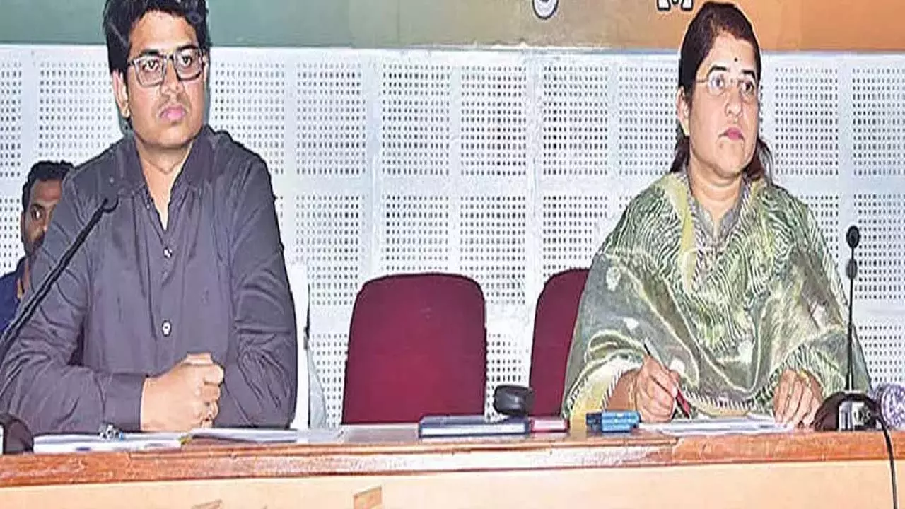 कलेक्टर ने एससी/एसटी अत्याचार मामलों के तत्काल समाधान का निर्देश दिया कलेक्टर ने एससी/एसटी अत्याचार मामलों के तत्काल समाधान का निर्देश दिया