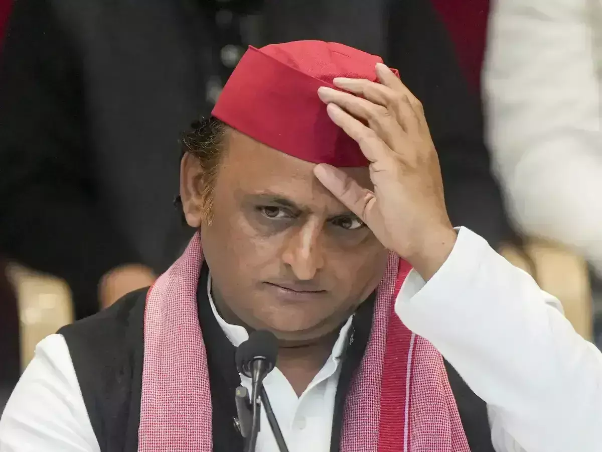 Lucknow: कोविड-19 के खतरे पर बोले अखिलेश, बरतें सावधानी Lucknow: कोविड-19 के खतरे पर बोले अखिलेश, बरतें सावधानी
