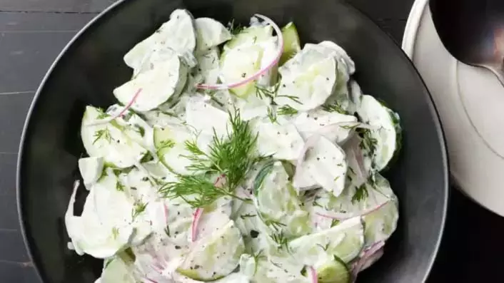 Creamy Cucumber Salad :गर्मी से बचने के लिए घर पर बनाएं मलाईदार खीरे का सलाद Creamy Cucumber Salad :गर्मी से बचने के लिए घर पर बनाएं मलाईदार खीरे का सलाद