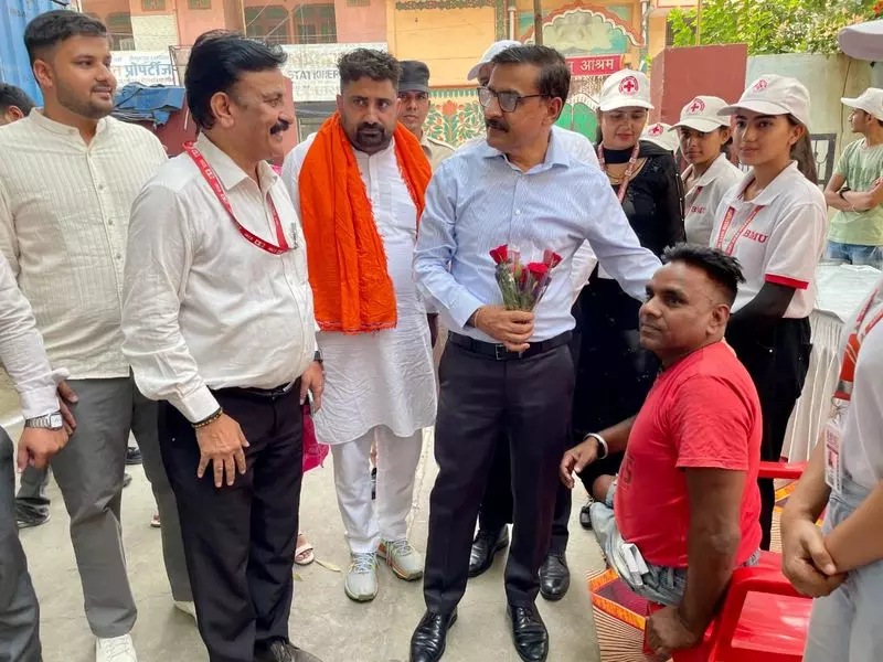 Rohtak में समाधान शिविर में दिव्यांग व्यक्ति को बैटरी से चलने वाली ट्राइसाइकिल दी गई Rohtak में समाधान शिविर में दिव्यांग व्यक्ति को बैटरी से चलने वाली ट्राइसाइकिल दी गई