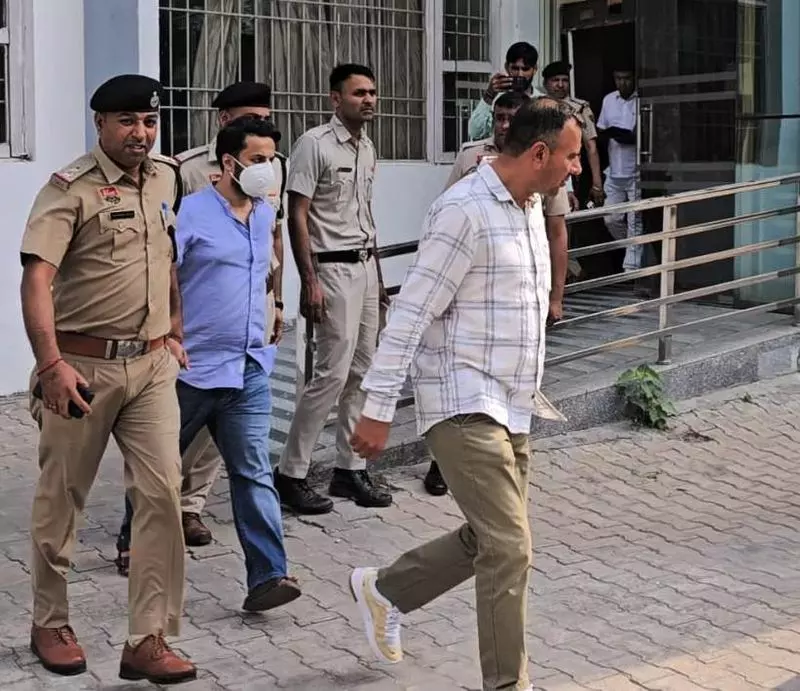 Haryana : प्रोफेसर को 27 मई तक न्यायिक हिरासत में भेजा गया Haryana : प्रोफेसर को 27 मई तक न्यायिक हिरासत में भेजा गया