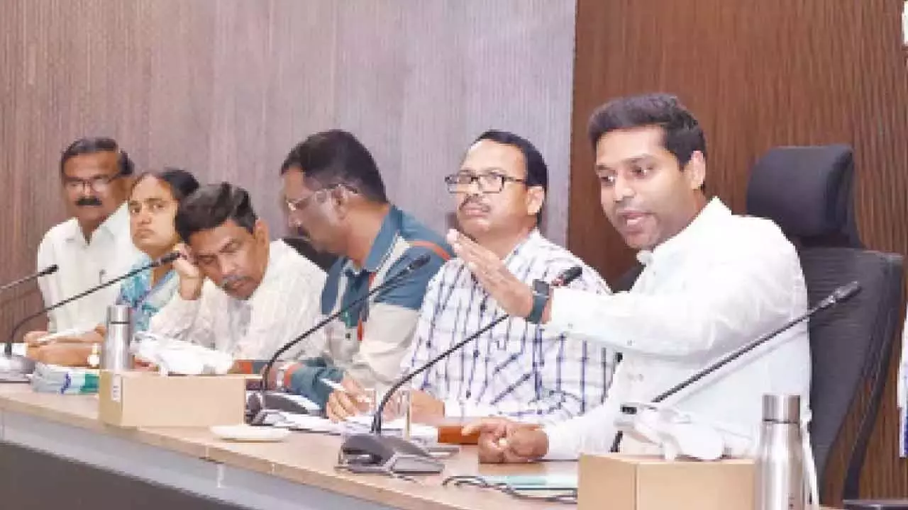 कलेक्टर ने व्यापारियों को नकली बीज बेचने से किया आगाह कलेक्टर ने व्यापारियों को नकली बीज बेचने से किया आगाह