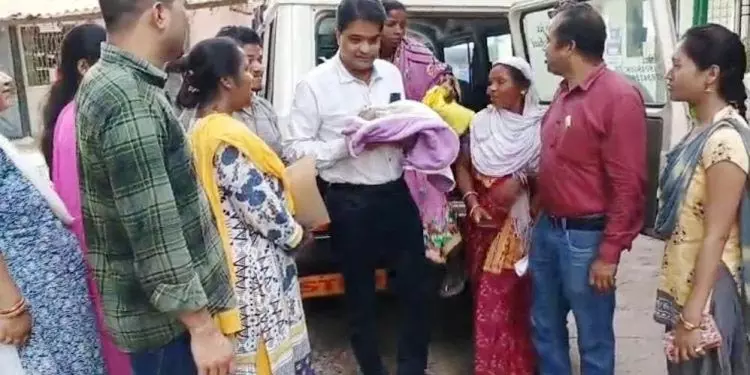 देवगढ़ के जंगल से नवजात को बचाया गया देवगढ़ के जंगल से नवजात को बचाया गया
