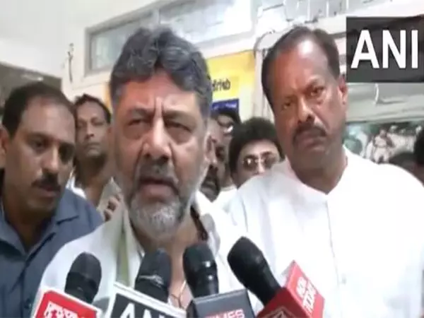 सभ्य और सरल व्यक्ति: जी परमेश्वर से जुड़े कई स्थानों पर ED की छापेमारी की खबरों पर शिवकुमार सभ्य और सरल व्यक्ति: जी परमेश्वर से जुड़े कई स्थानों पर ED की छापेमारी की खबरों पर शिवकुमार