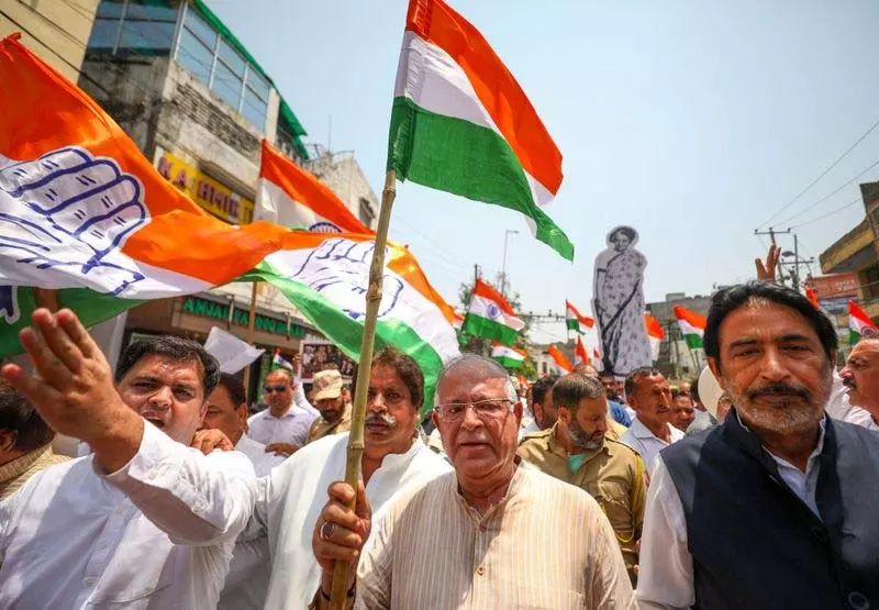 Jammu में कांग्रेस की जय हिंद रैली, भाजपा की तिरंगा यात्रा देखी Jammu में कांग्रेस की जय हिंद रैली, भाजपा की तिरंगा यात्रा देखी