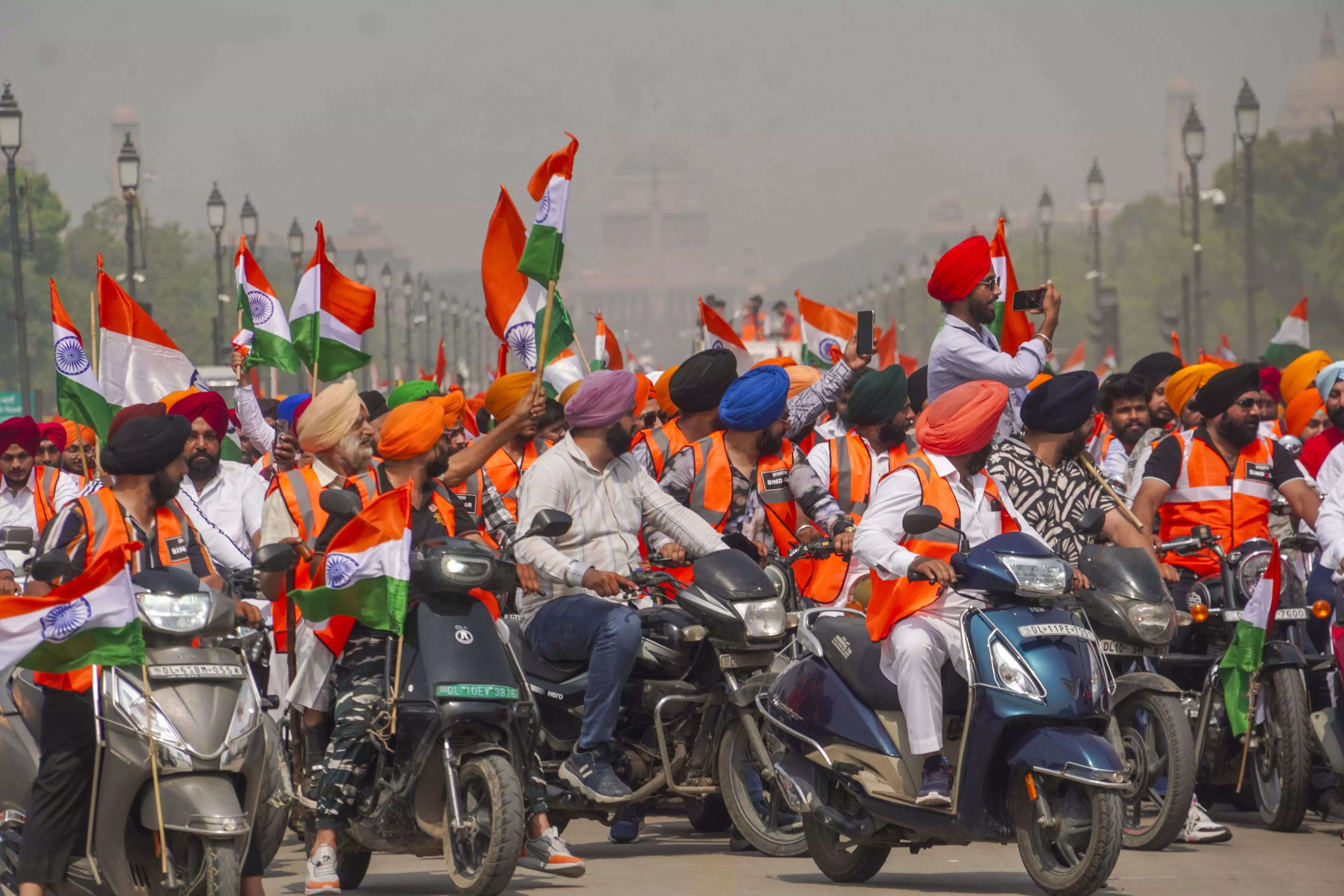 Mumbai: ड्रग्स तस्करी पर NCB की कार्रवाई, संदिग्ध हिरासत में Mumbai: ड्रग्स तस्करी पर NCB की कार्रवाई, संदिग्ध हिरासत में