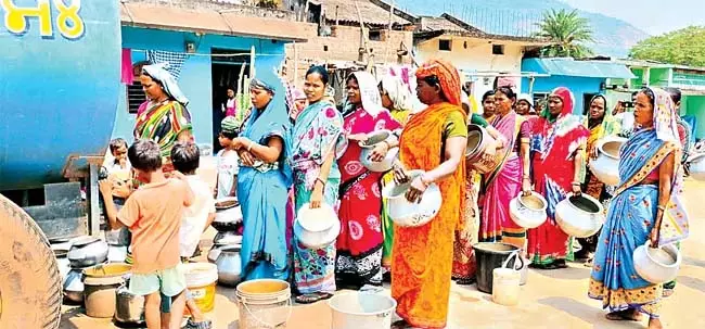 Odisha : जिला प्रशासन को गर्मियों में जलभराव को रोकने के लिए उचित कदम उठाने चाहिए Odisha : जिला प्रशासन को गर्मियों में जलभराव को रोकने के लिए उचित कदम उठाने चाहिए