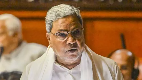 Anekal: कन्नड़ ना बोलने पर CM ने की SBI मैनेजर की निंदा Anekal: कन्नड़ ना बोलने पर CM ने की SBI मैनेजर की निंदा
