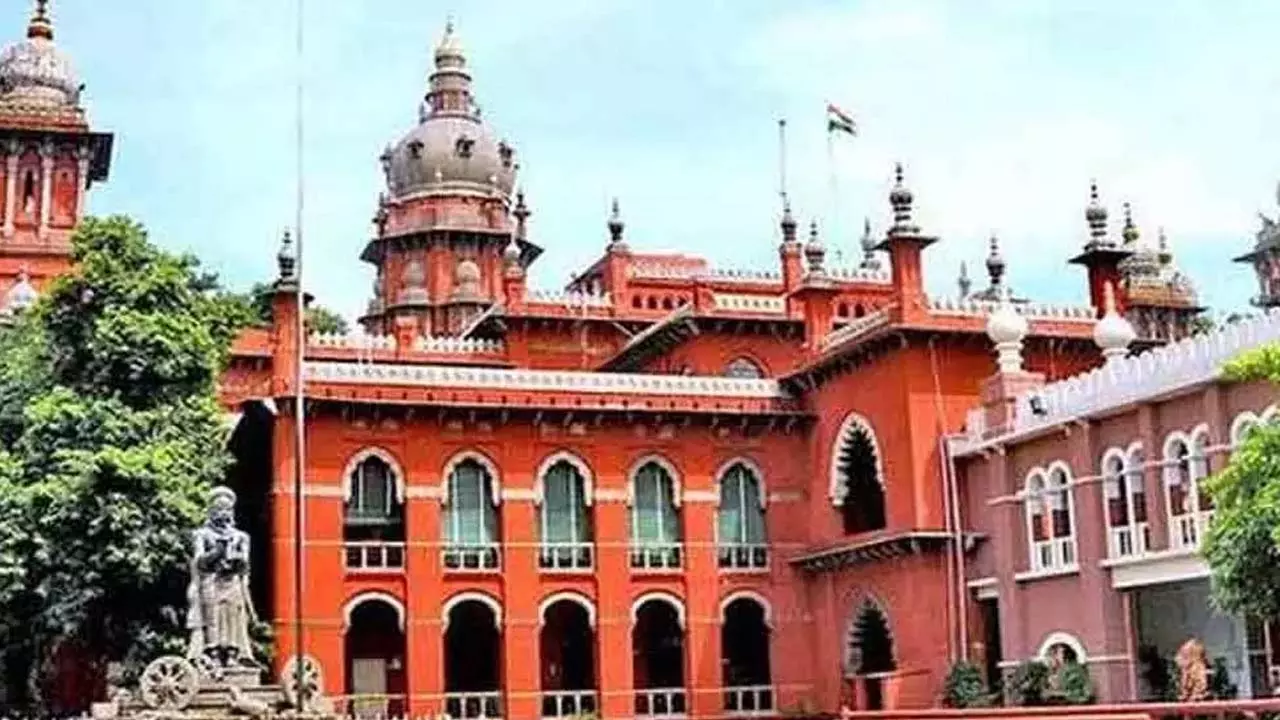 निष्कासित डीएमके पदाधिकारी और उनकी पत्नी ने यौन उत्पीड़न मामले में मद्रास हाईकोर्ट से अग्रिम जमानत मांगी निष्कासित डीएमके पदाधिकारी और उनकी पत्नी ने यौन उत्पीड़न मामले में मद्रास हाईकोर्ट से अग्रिम जमानत मांगी