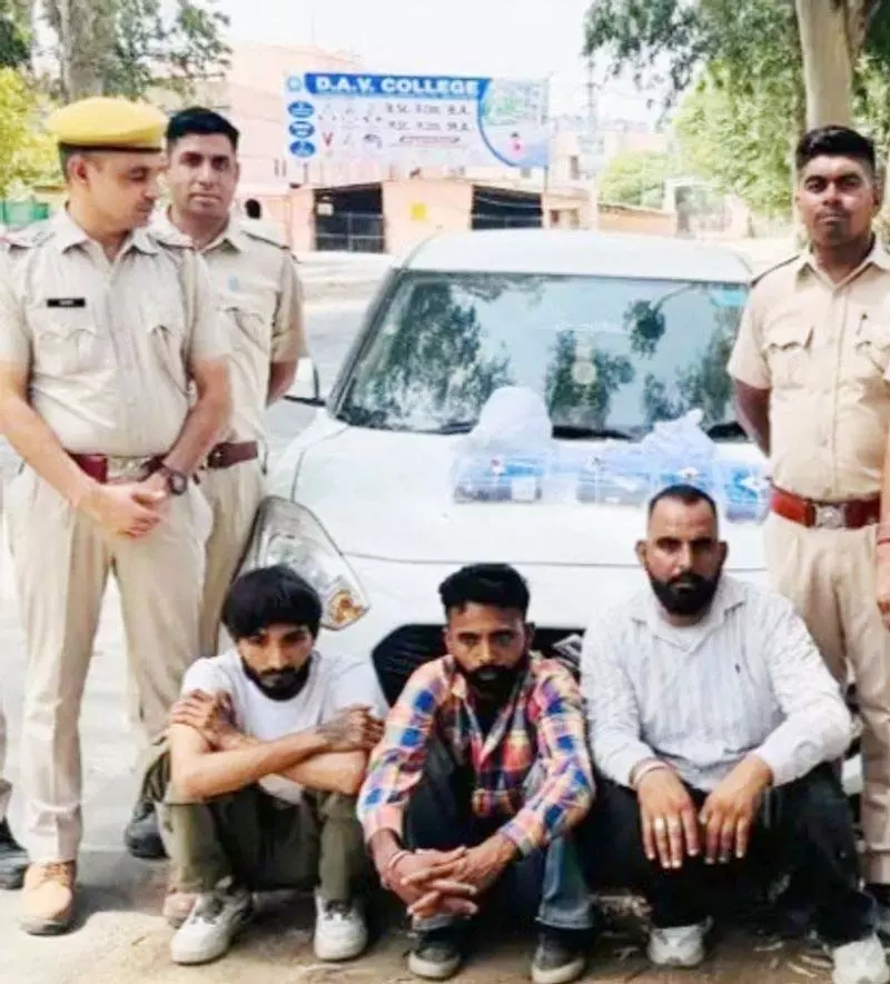 Sriganganagar में ड्रग और हथियार गिरोह का भंडाफोड़, विदेशी संचालक की पहचान हुई Sriganganagar में ड्रग और हथियार गिरोह का भंडाफोड़, विदेशी संचालक की पहचान हुई