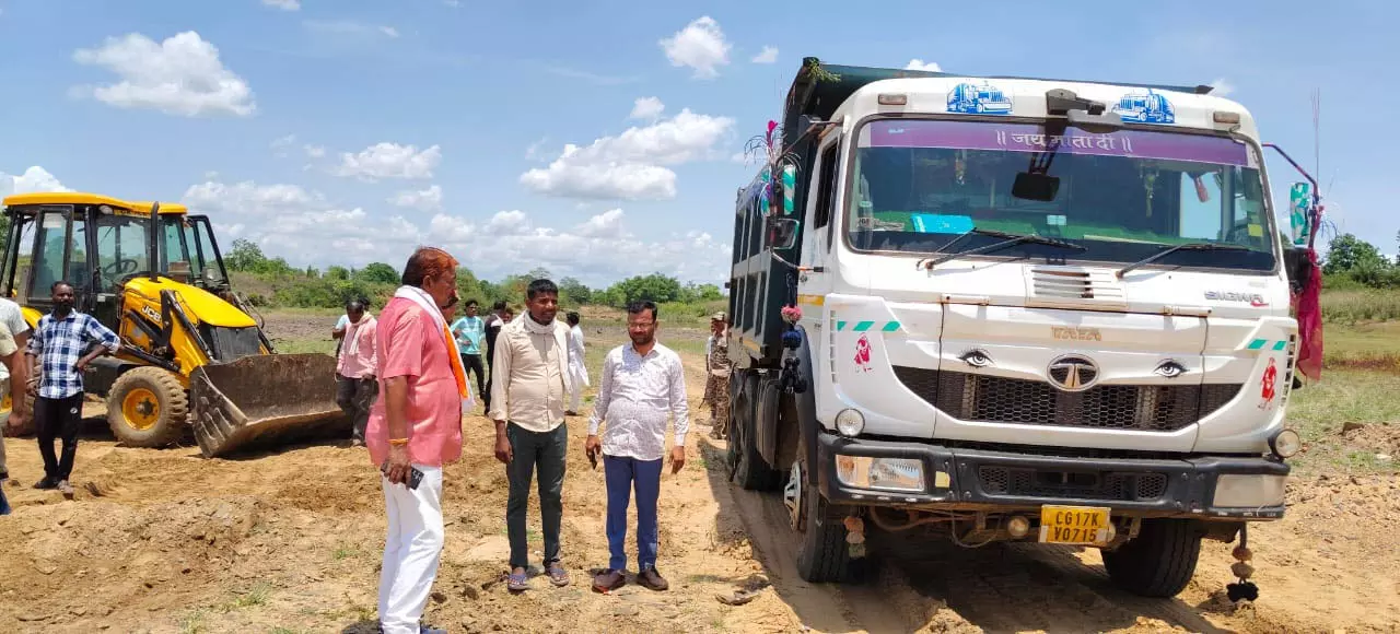 नारायणपुर के भानपुरी में धड़ल्ले से हो रहा अवैध रेत उत्खनन, विभाग और मंत्री मौन नारायणपुर के भानपुरी में धड़ल्ले से हो रहा अवैध रेत उत्खनन, विभाग और मंत्री मौन