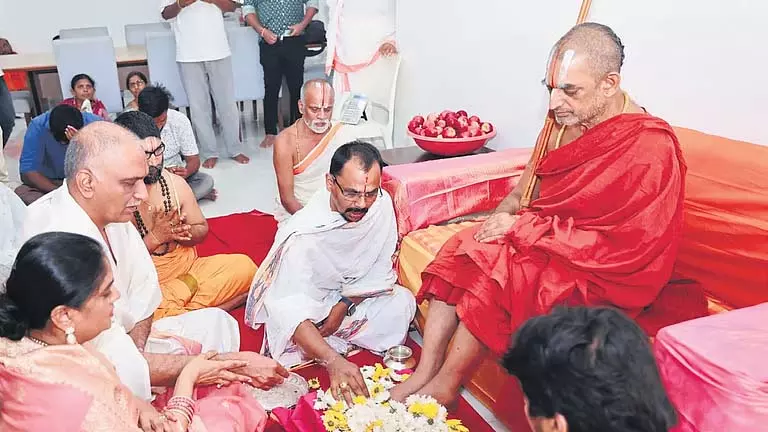 Telangana: चिन्ना जीयर स्वामी ने संगारेड्डी में ब्रह्मोत्सवम में भाग लिया Telangana: चिन्ना जीयर स्वामी ने संगारेड्डी में ब्रह्मोत्सवम में भाग लिया
