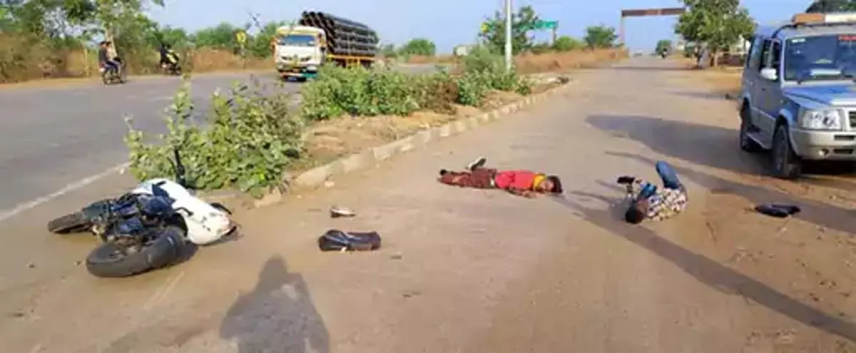कॉलेज छात्र की मौत, रायगढ़ में कुचलकर अज्ञात वाहन फरार कॉलेज छात्र की मौत, रायगढ़ में कुचलकर अज्ञात वाहन फरार