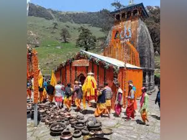 Uttarakhand: भव्य समारोह के बीच श्रद्धालुओं के लिए खुले श्री मद्महेश्वर मंदिर के कपाट Uttarakhand: भव्य समारोह के बीच श्रद्धालुओं के लिए खुले श्री मद्महेश्वर मंदिर के कपाट