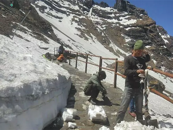 हेमकुंड साहिब यात्रा की अंतिम तैयारियां जारी, 25 May से खुलेंगे कपाट हेमकुंड साहिब यात्रा की अंतिम तैयारियां जारी, 25 May से खुलेंगे कपाट