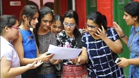Himachal : कक्षा 12वीं अंग्रेजी के नंबर में करेगा बदलाव Himachal : कक्षा 12वीं अंग्रेजी के नंबर में करेगा बदलाव