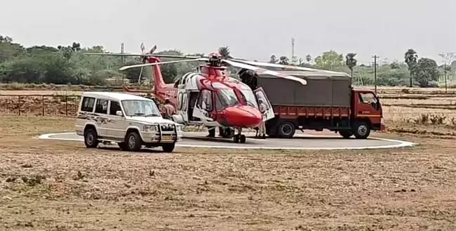 Telangana : मंत्री उत्तम के हेलीकॉप्टर की आपात लैंडिंग Telangana : मंत्री उत्तम के हेलीकॉप्टर की आपात लैंडिंग