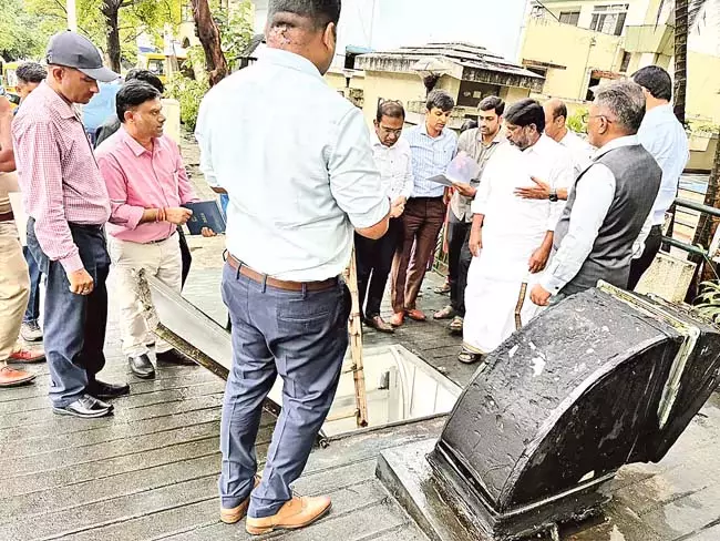 Deputy CM ने बेंगलुरू में भूमिगत बिजली लाइनों का निरीक्षण किया Deputy CM ने बेंगलुरू में भूमिगत बिजली लाइनों का निरीक्षण किया