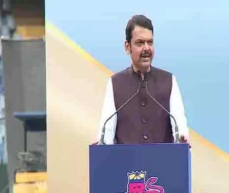 CM Fadnavis ने कल्याण इमारत ढहने की घटना के पीड़ितों के लिए 5 लाख रुपये की वित्तीय सहायता की घोषणा की CM Fadnavis ने कल्याण इमारत ढहने की घटना के पीड़ितों के लिए 5 लाख रुपये की वित्तीय सहायता की घोषणा की